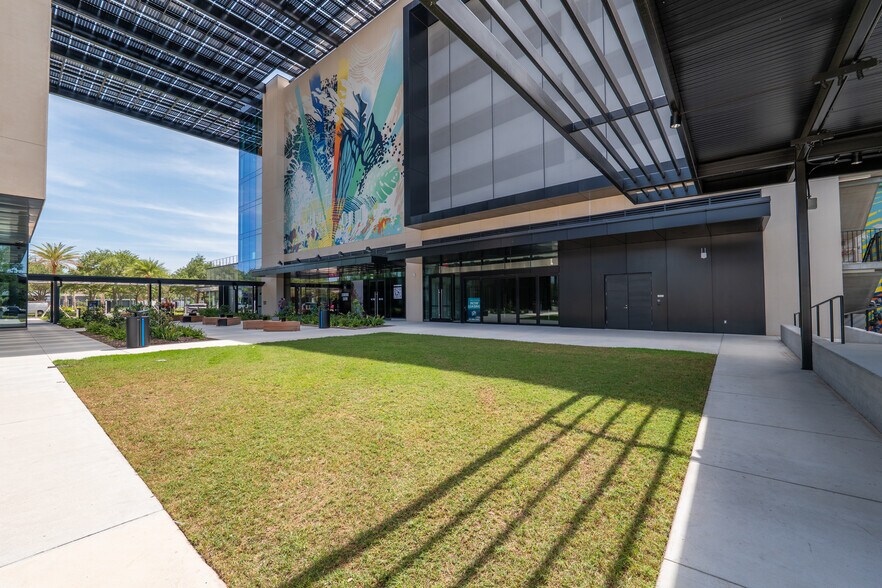 More Photos Of 400 West Bay Dr, Largo Specialty For Lease