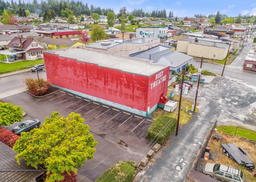 More Photos Of 115 Mashell N ave, Eatonville Movie Theatre For Sale