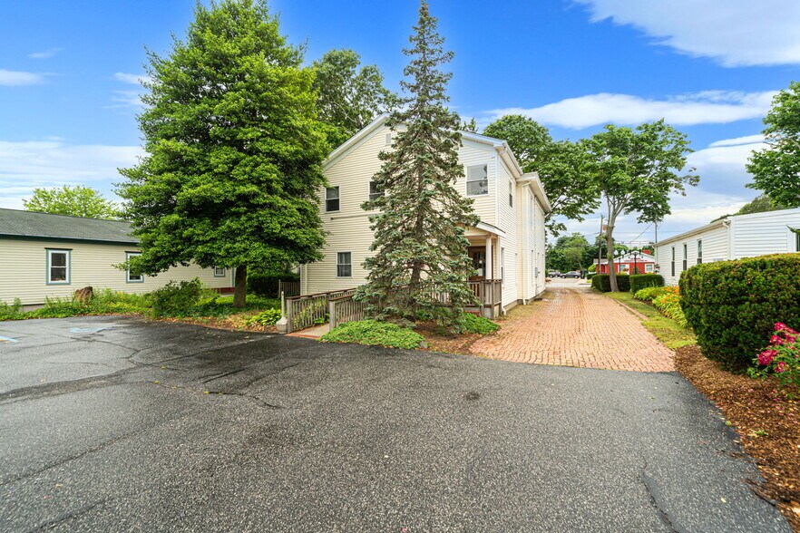 More Photos Of 147 N Ocean Ave, Patchogue Office For Sale