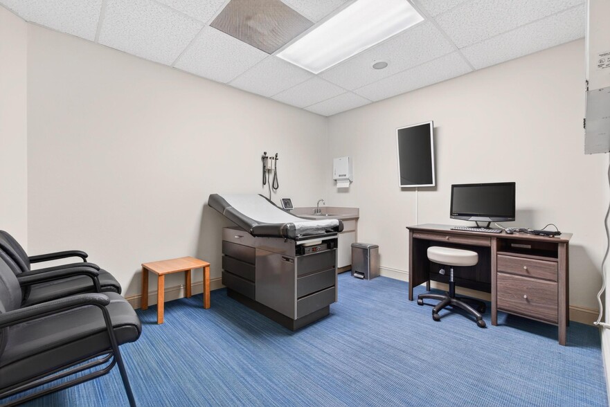 More Photos Of 500 Vonderburg Dr, Brandon Medical For Sale