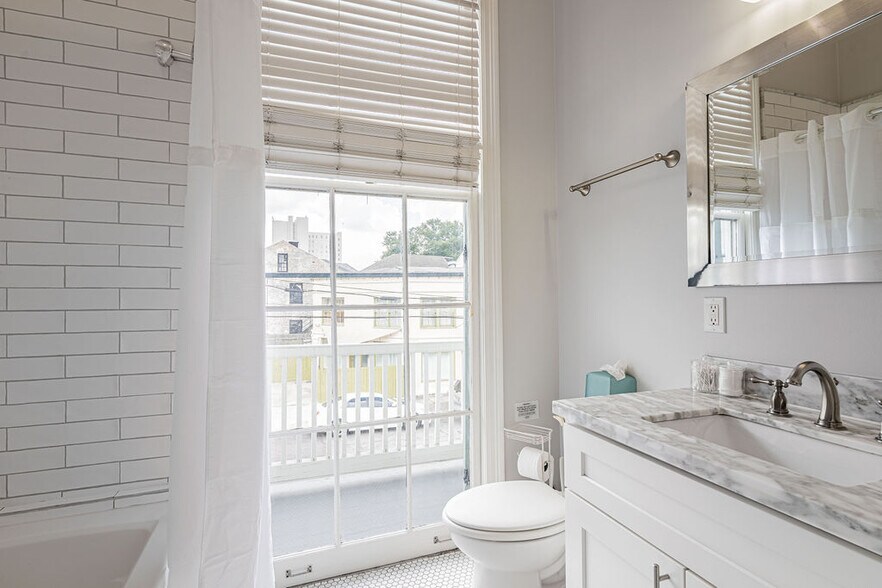 More Photos Of 1201 Baronne St, New Orleans Hotel For Sale
