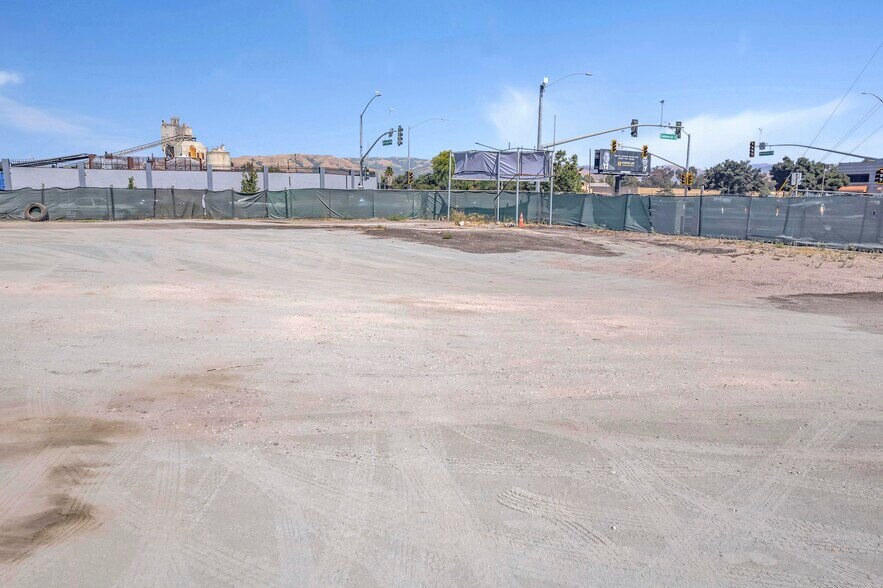 More Photos Of 1090 Commercial st, San Jose Land For Sale