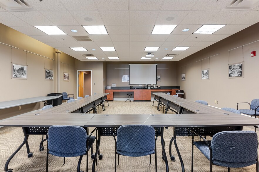 More Photos Of 17 Market Sq, Knoxville Storefront Retail Office For Sale