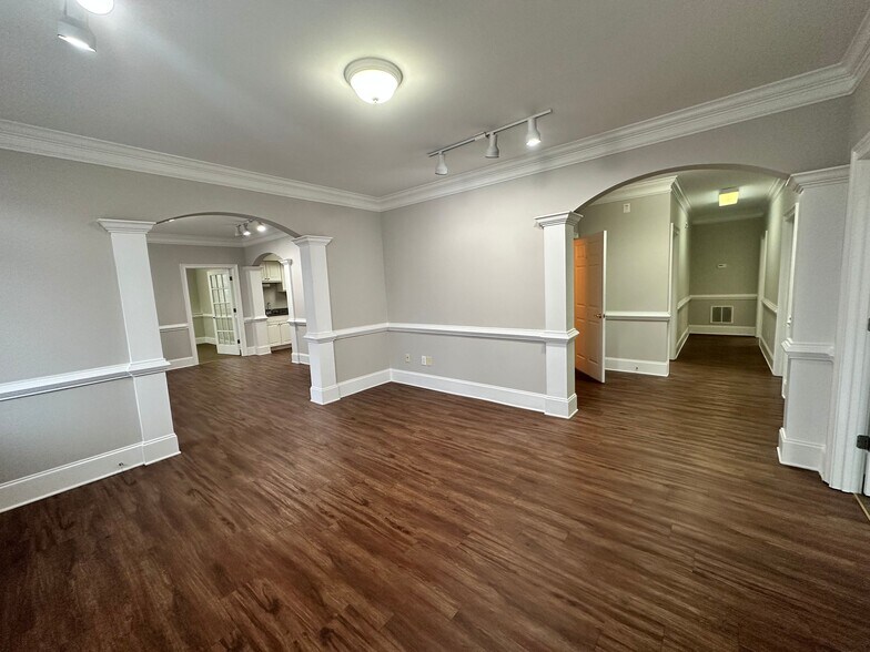 More Photos Of 327 Dahlonega St, Cumming Medical For Sale