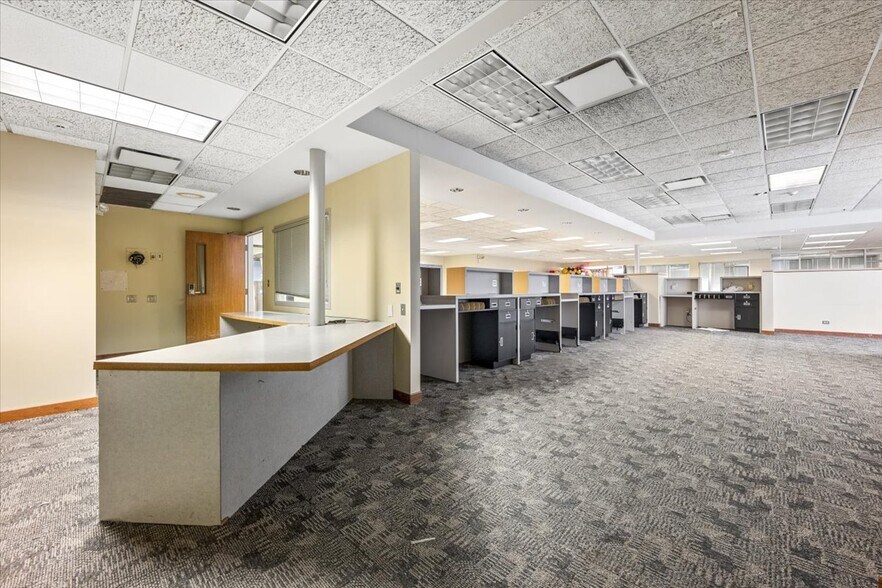 More Photos Of 7525 W Madison St, Forest Park Storefront Retail Office For Sale