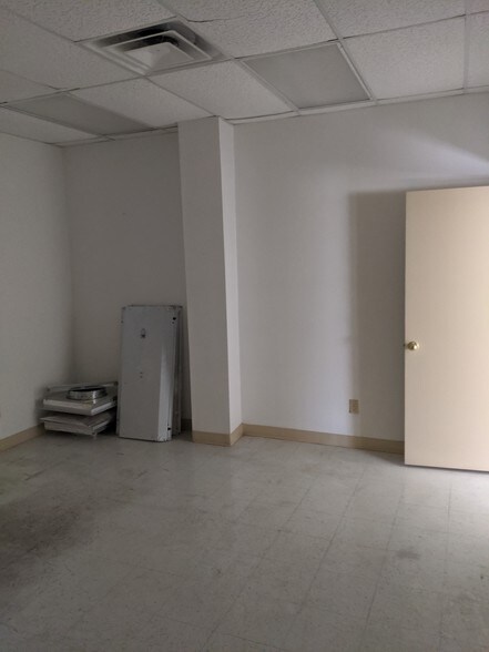 More Photos Of 650 Canion St, Austin Warehouse For Lease