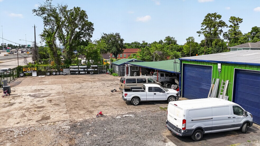 More Photos Of 9024 Eastex Fwy, Houston Auto Repair For Sale
