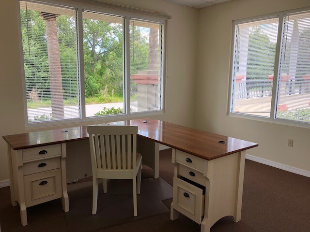 More Photos Of 202 N Rhodes Ave, Sarasota Office For Lease