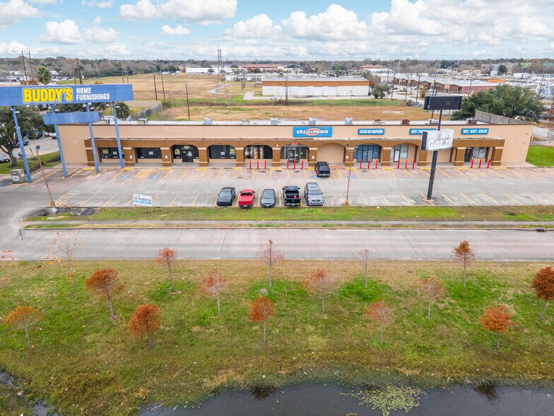 More Photos Of 11657 Gulf Fwy, Houston Unknown For Lease