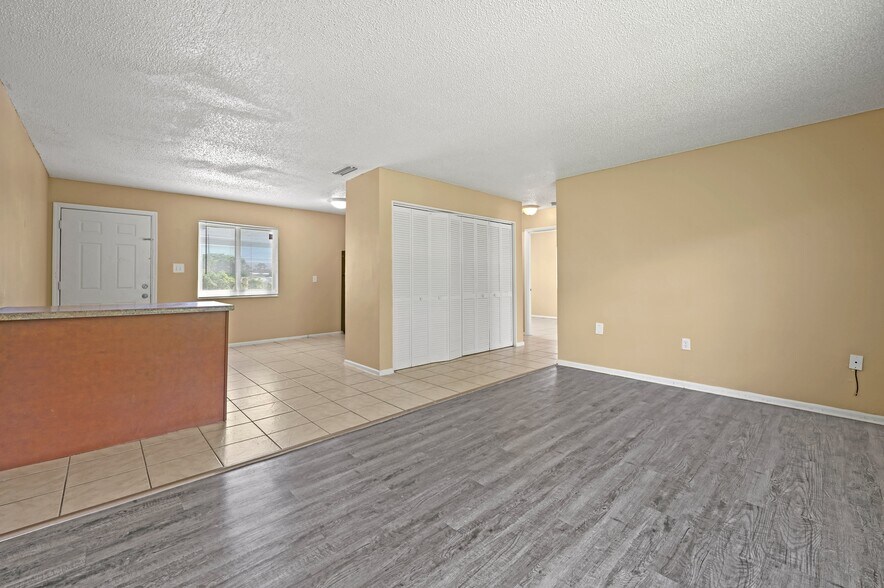 More Photos Of 8372 Beacon Blvd, Fort Myers Apartments For Sale