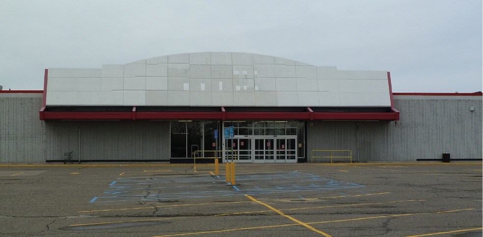 More Photos Of 41701-41941 Garfield Rd, Clinton Township Unknown For Lease