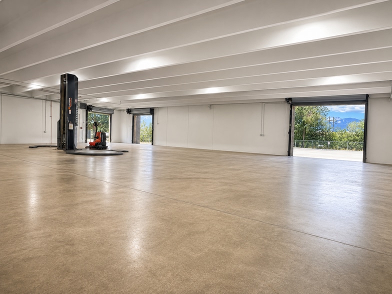 More Photos Of 180 Talamine Ct, Colorado Springs Distribution For Lease