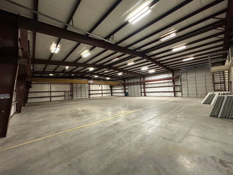 More Photos Of 2708 S County Road 1242, Midland Warehouse For Lease