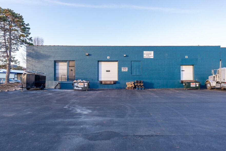 More Photos Of 1519 E Main St, St Charles Warehouse For Lease