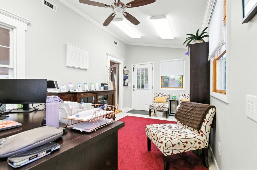 More Photos Of 409 Marquette Dr, Louisville Office For Sale