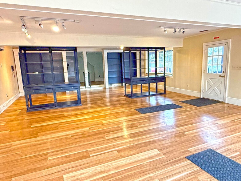 More Photos Of 450 Main St, Chatham Storefront Retail Residential For Lease