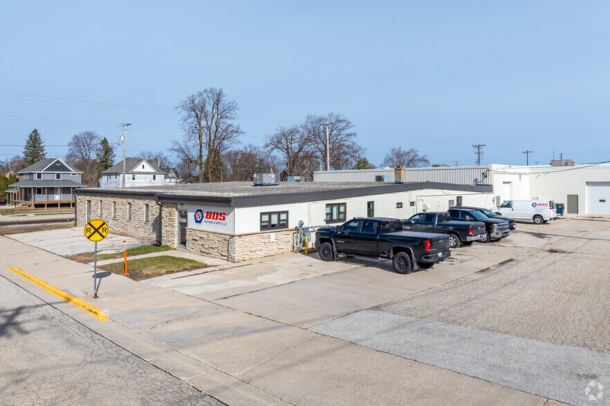 Primary Photo Of 453 5th St, Random Lake Warehouse For Lease