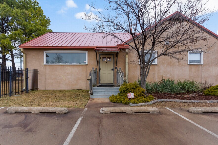 More Photos Of 3228 S Jamestown Ave, Tulsa Medical For Sale