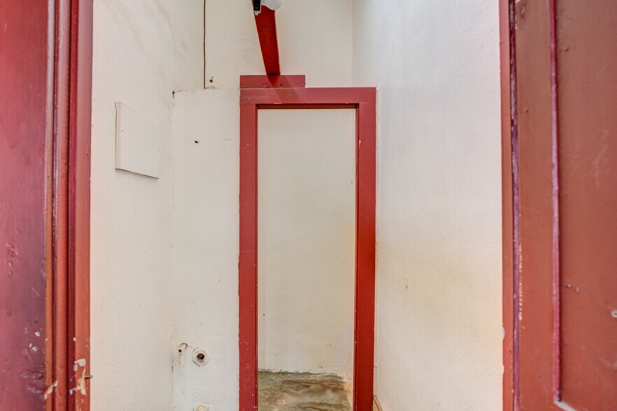 More Photos Of 1301 Buddy Holly Ave, Lubbock Warehouse For Lease