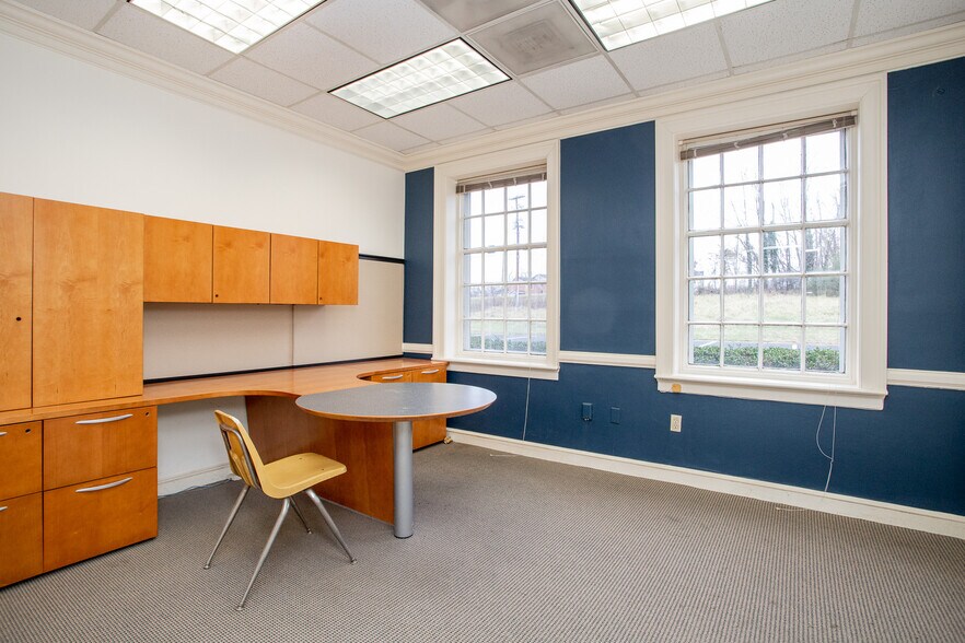 More Photos Of 3651 Greensboro Rd, Ridgeway Bank For Lease