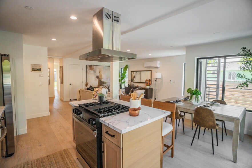 More Photos Of 528 Westminster Ave, Venice Apartments For Sale