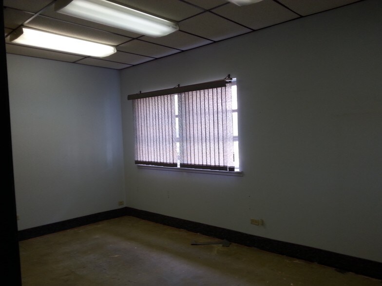 More Photos Of 5520 McDermott Dr, Berkeley Warehouse For Sale