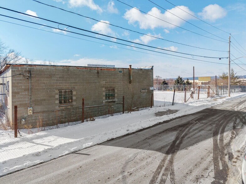 More Photos Of 440 Peek St, Schenectady Auto Repair For Sale