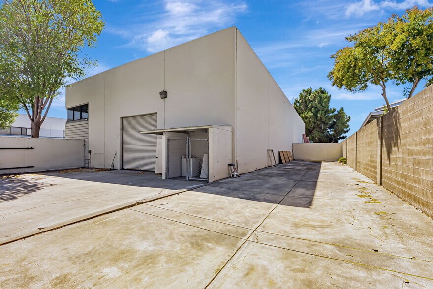 More Photos Of 2485 Technology Dr, Hayward Research And Development For Lease