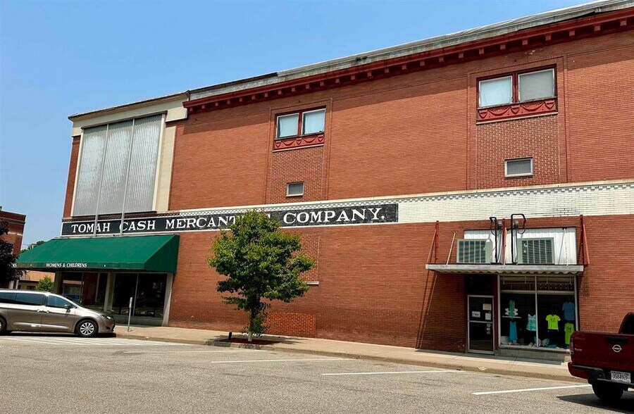 More Photos Of 914 Superior Ave, Tomah Freestanding For Sale