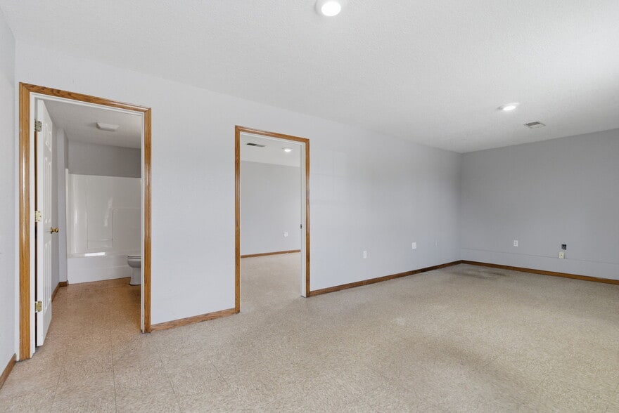 More Photos Of 136 N Prigmor Ave, Joplin Industrial For Sale