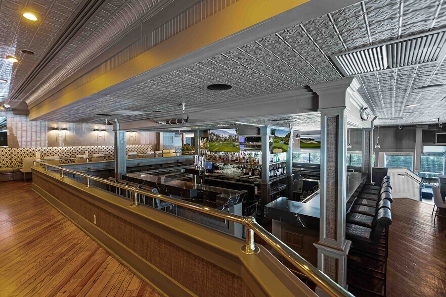 More Photos Of 72620 El Paseo, Palm Desert Restaurant For Sale