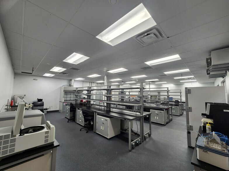 More Photos Of 10918 Technology Pl, San Diego Research And Development For Lease