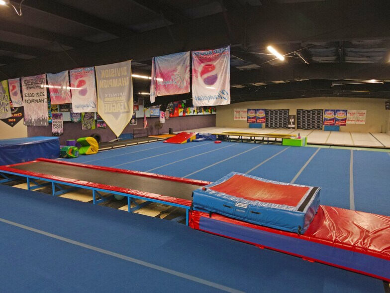 More Photos Of 3903 S Lamar Blvd, Oxford General Retail For Sale