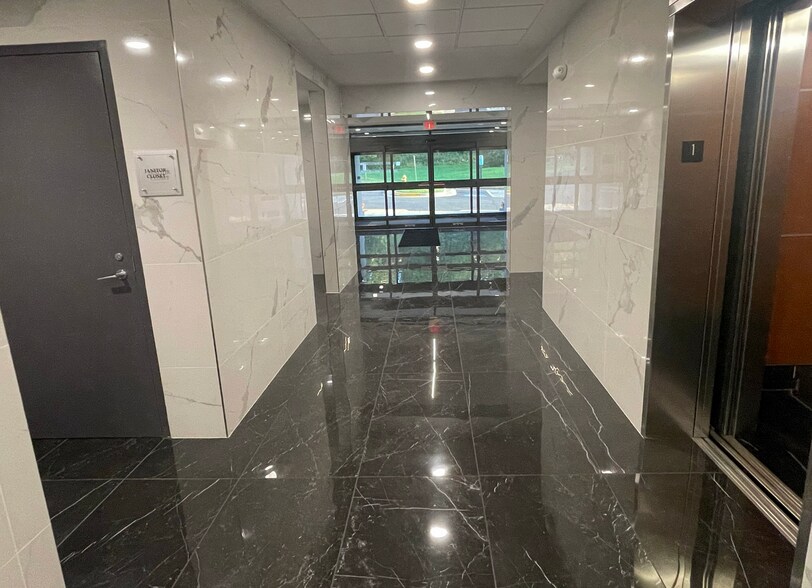 More Photos Of 10530-10550 Linden Lake Plz, Manassas Medical For Lease