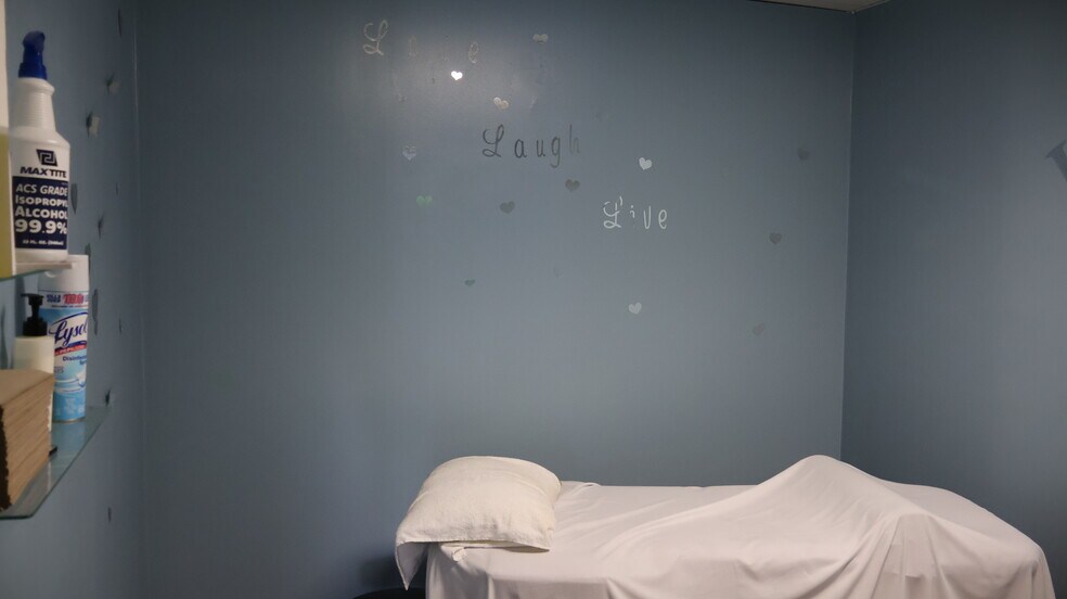 More Photos Of 626-636 E Ogden Ave, Naperville Unknown For Lease