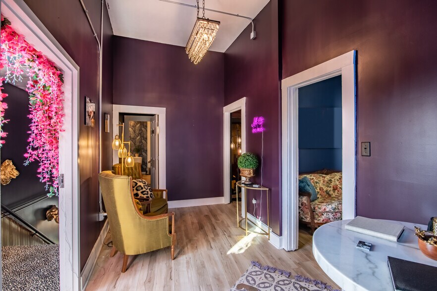 More Photos Of 534 Walnut St, Gadsden Showroom For Sale