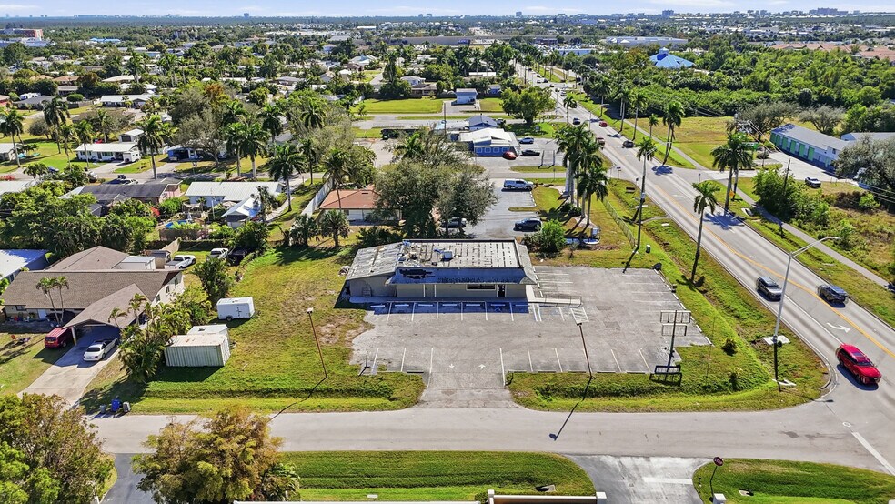 More Photos Of 16541 San Carlos Blvd, Fort Myers Restaurant For Sale