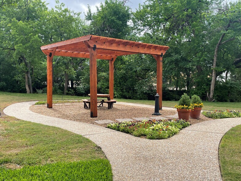 More Photos Of 200 Chisholm Pl, Plano Office For Sale