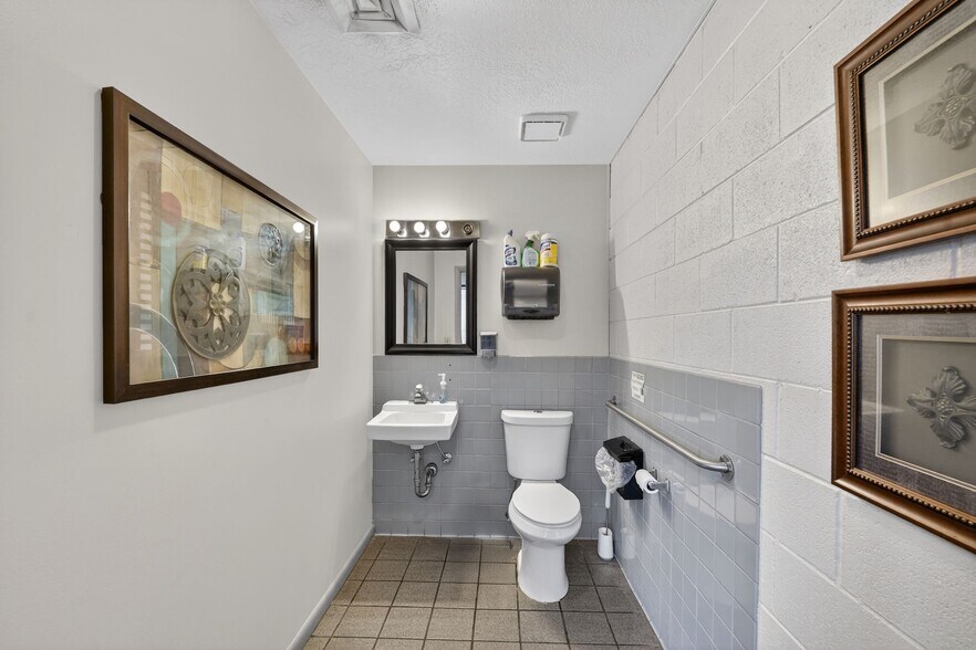 More Photos Of 4650 S Constitution Blvd, Salt Lake City Auto Repair For Sale