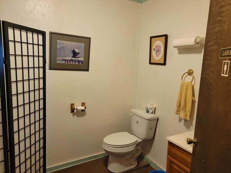 More Photos Of 1110 Hawkins Ave, Sanford Light Manufacturing For Sale