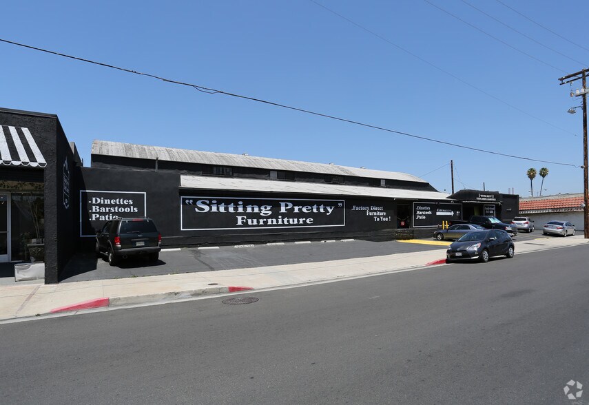 More Photos Of 7115 Darby Ave, Reseda Warehouse For Lease