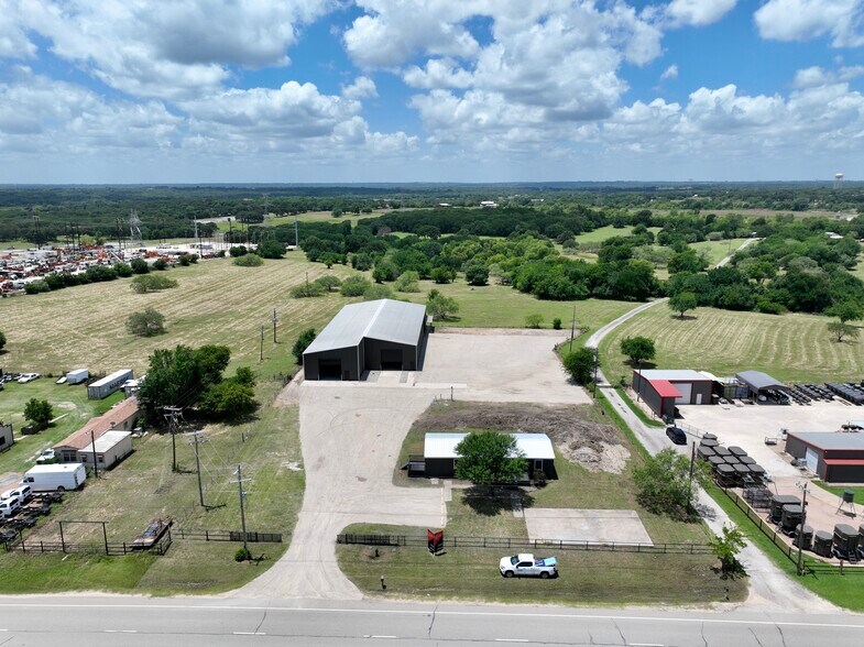 More Photos Of 4528 S Interstate 35, Alvarado Warehouse For Lease