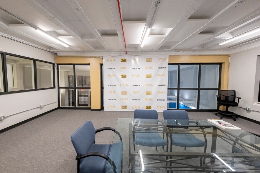 More Photos Of 2375 W University Ave, Saint Paul Office For Lease