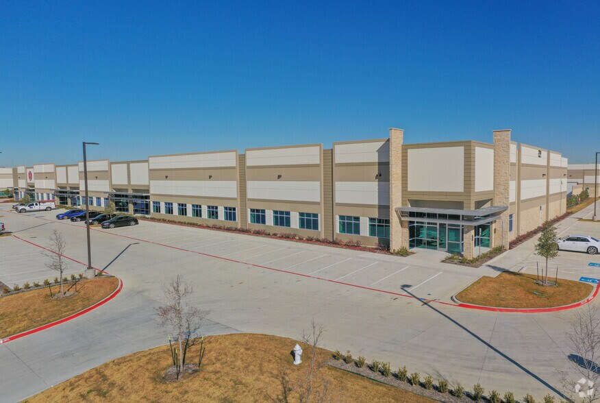 More Photos Of 2701 E State Highway 121, Lewisville Warehouse For Lease