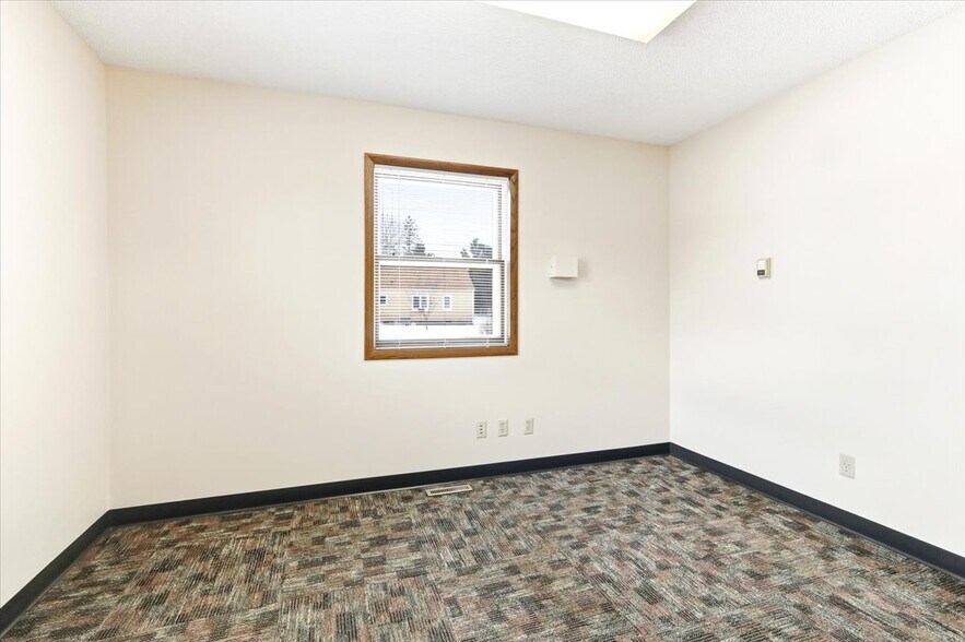 More Photos Of 1910 7th St S, Wisconsin Rapids Office For Sale
