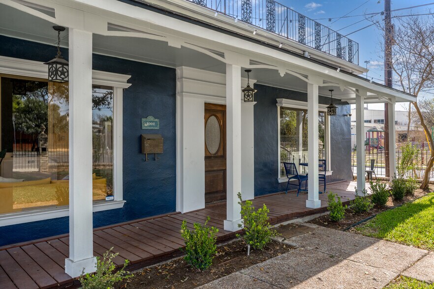 More Photos Of 1002 N Flores St, San Antonio Loft Creative Space For Lease