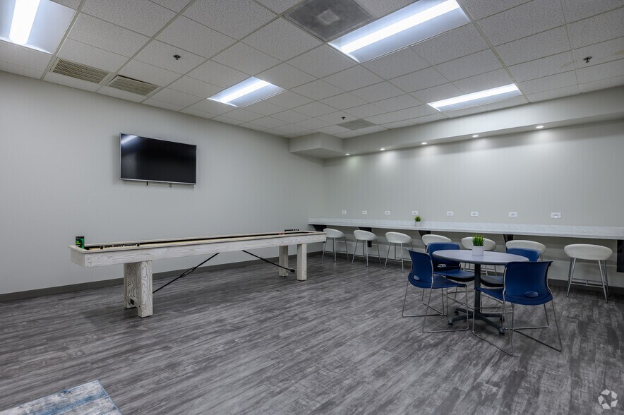 More Photos Of 8111 Lyndon B Johnson Fwy, Dallas Office For Lease