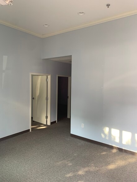 More Photos Of 203 Oakside Ln, Canton Medical For Sale