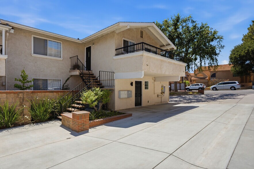 More Photos Of 5302-5304 Colodny Dr, Agoura Hills Apartments For Sale