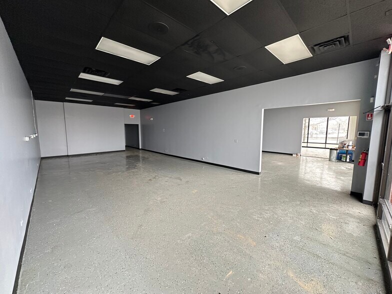 More Photos Of 1826-1830 Dempster St, Evanston Convenience Store For Lease